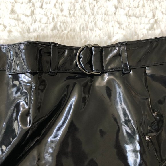 FINAL PRICE DROP CLEARANCE NWOT H&M Pleather Skirt Black XS - Picture 3 of 4